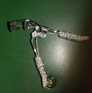 Eyelash curler
